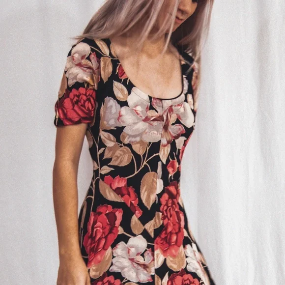 90s Floral Fit & Flare Maxi Dress - Picture 4 of 14